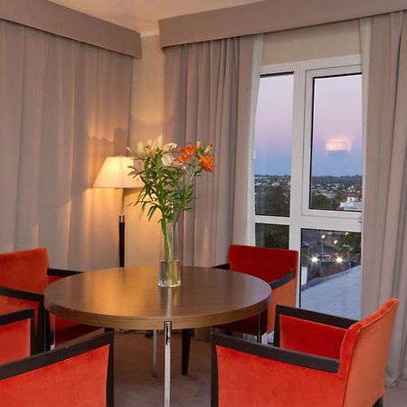 Howard Johnson Plaza Resort & Casino Mayorazgo Paraná Værelse billede A living room at the hotel
