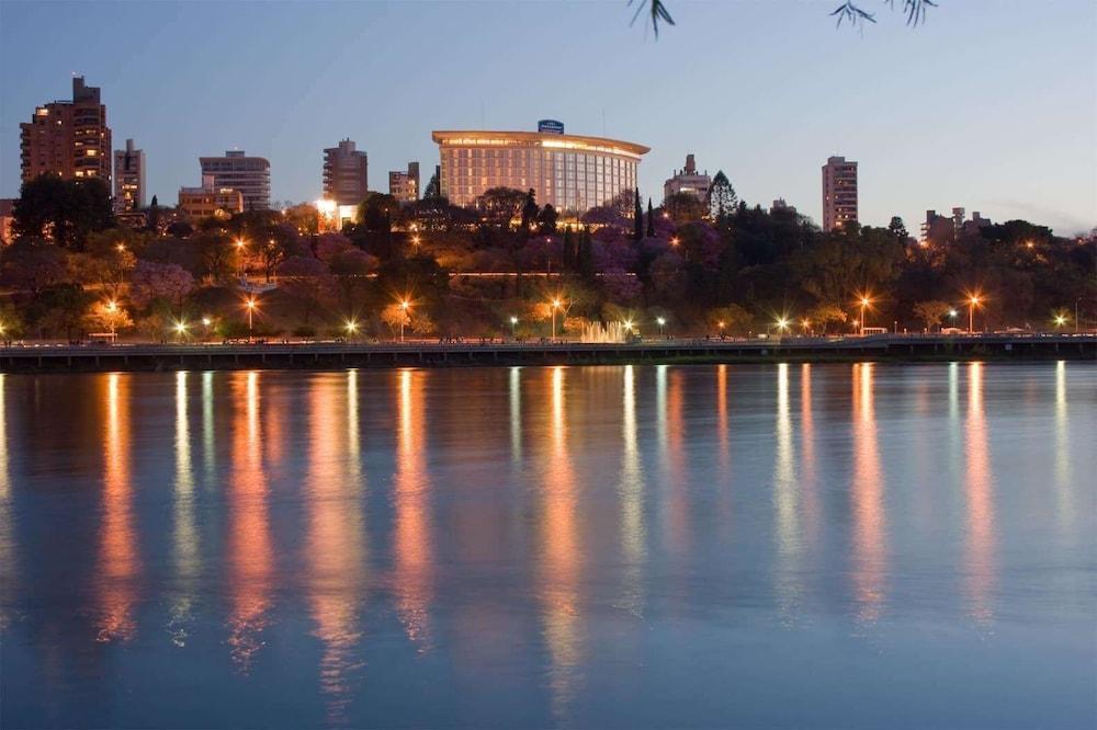 Howard Johnson Plaza Resort & Casino Mayorazgo Paraná Eksteriør billede The University of Washington campus, seen from the Union Bay side of the lake