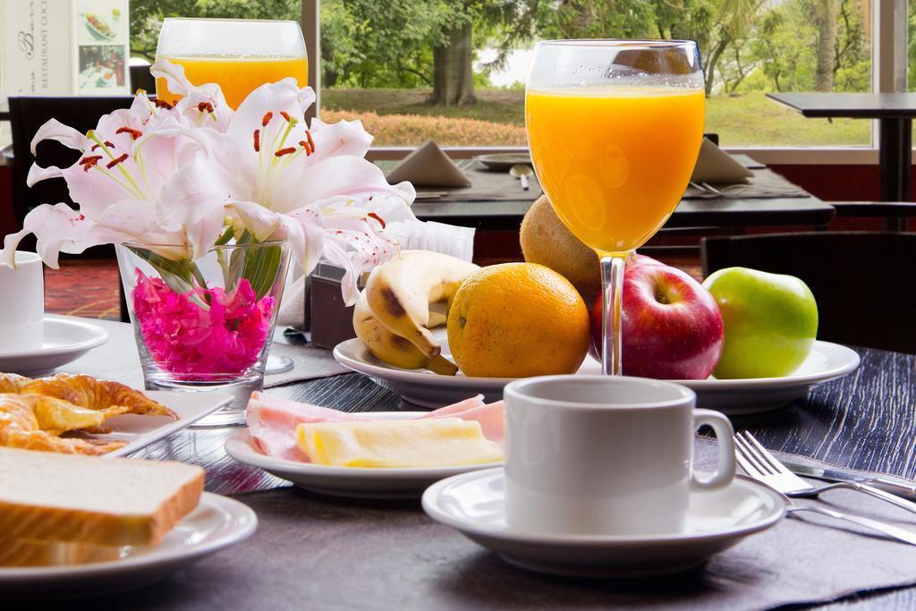 Howard Johnson Plaza Resort & Casino Mayorazgo Paraná Eksteriør billede A breakfast table