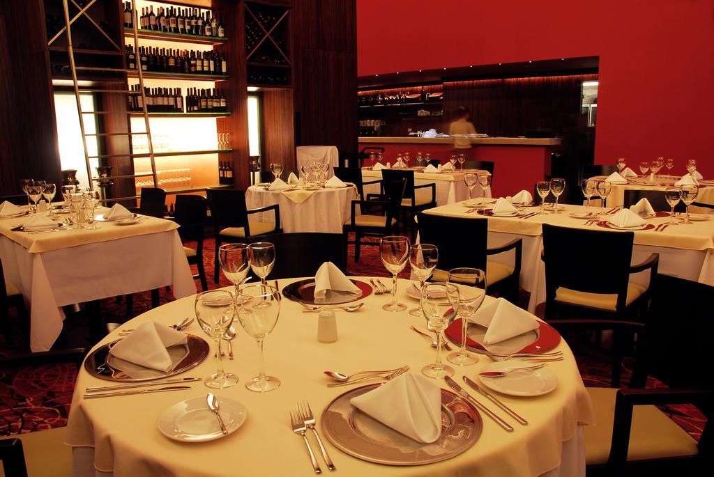 Howard Johnson Plaza Resort & Casino Mayorazgo Paraná Eksteriør billede Restaurant in the hotel