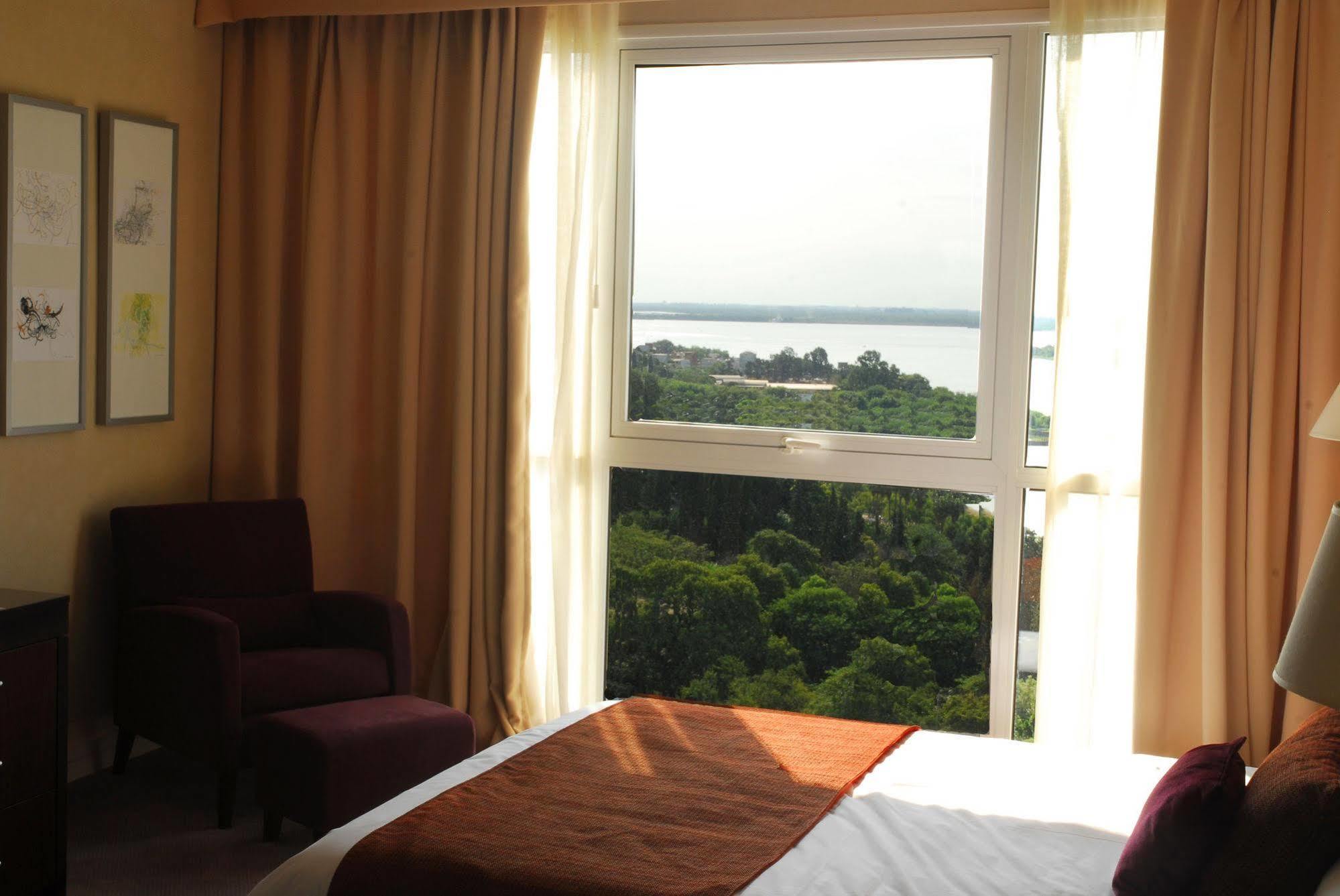 Howard Johnson Plaza Resort & Casino Mayorazgo Paraná Eksteriør billede A room at the hotel