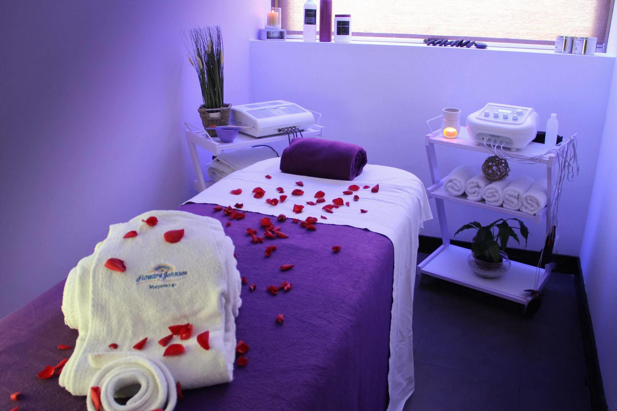 Howard Johnson Plaza Resort & Casino Mayorazgo Paraná Eksteriør billede A treatment room at a spa