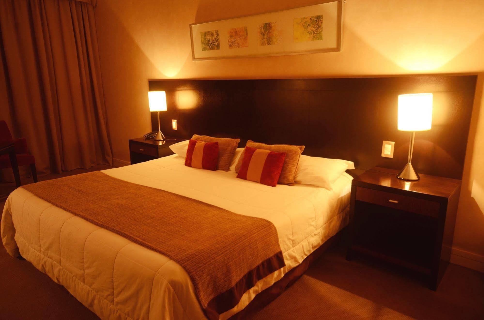 Howard Johnson Plaza Resort & Casino Mayorazgo Paraná Eksteriør billede A bedroom at the hotel