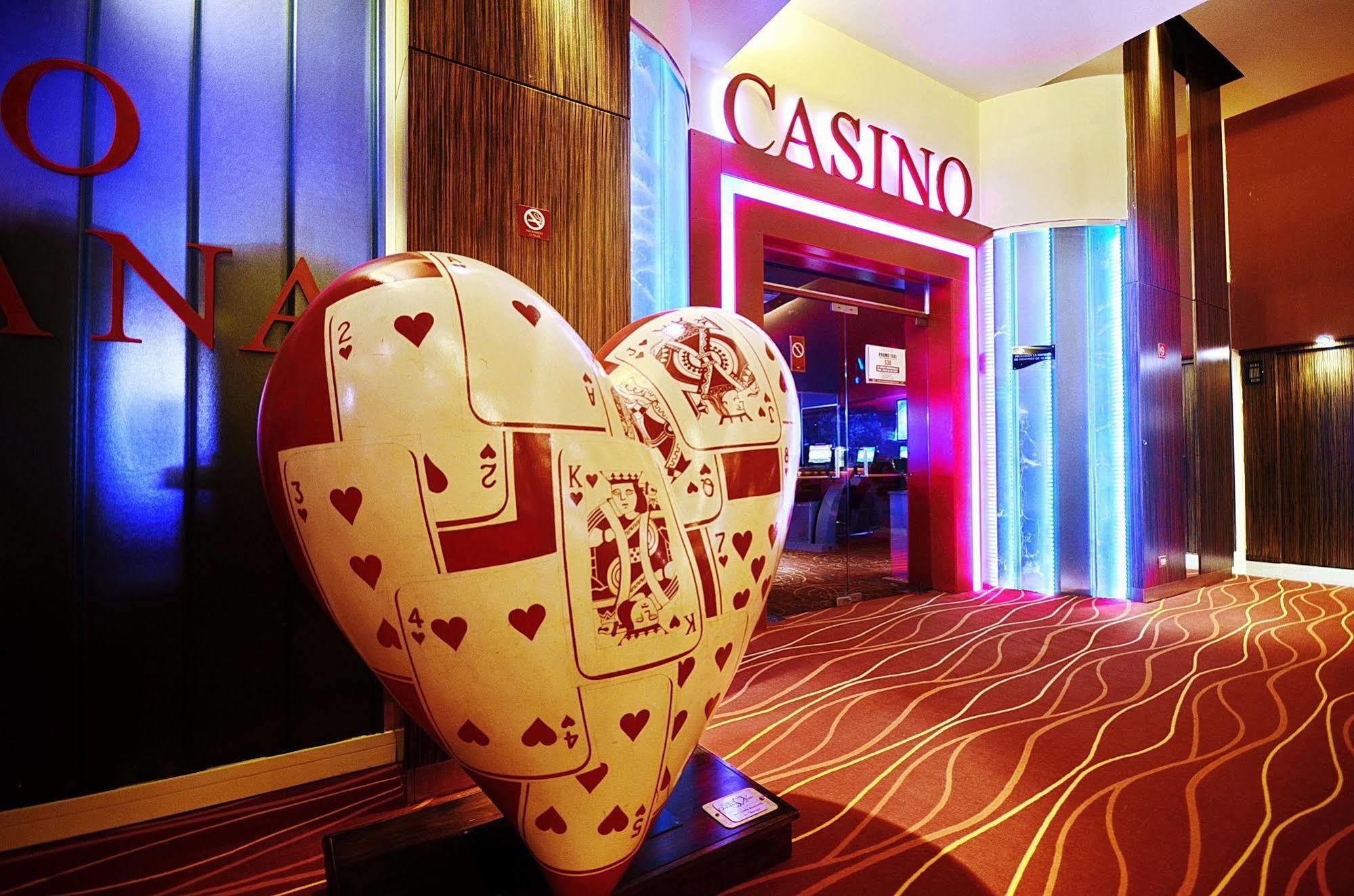 Howard Johnson Plaza Resort & Casino Mayorazgo Paraná Eksteriør billede Casino