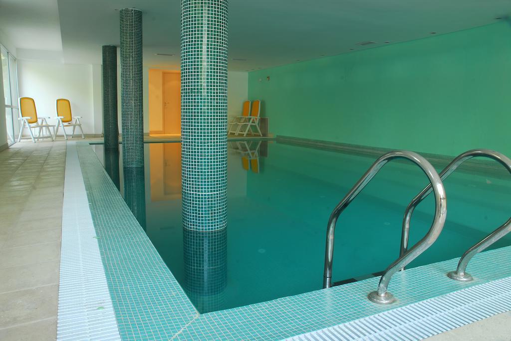 Howard Johnson Plaza Resort & Casino Mayorazgo Paraná Eksteriør billede A swimming pool