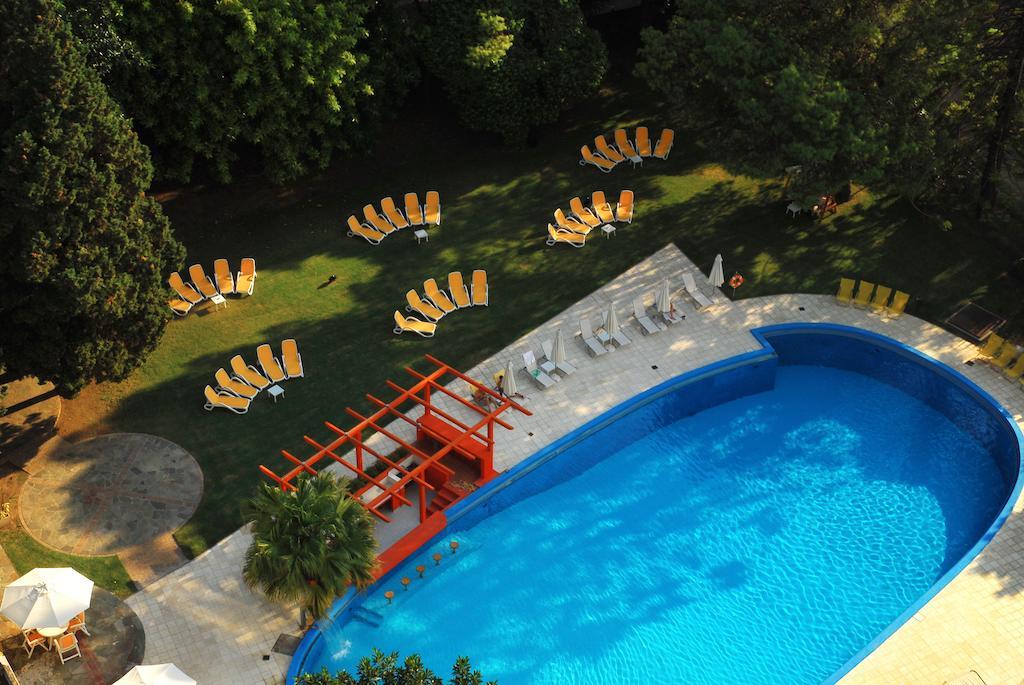 Howard Johnson Plaza Resort & Casino Mayorazgo Paraná Eksteriør billede Butterfly garden
